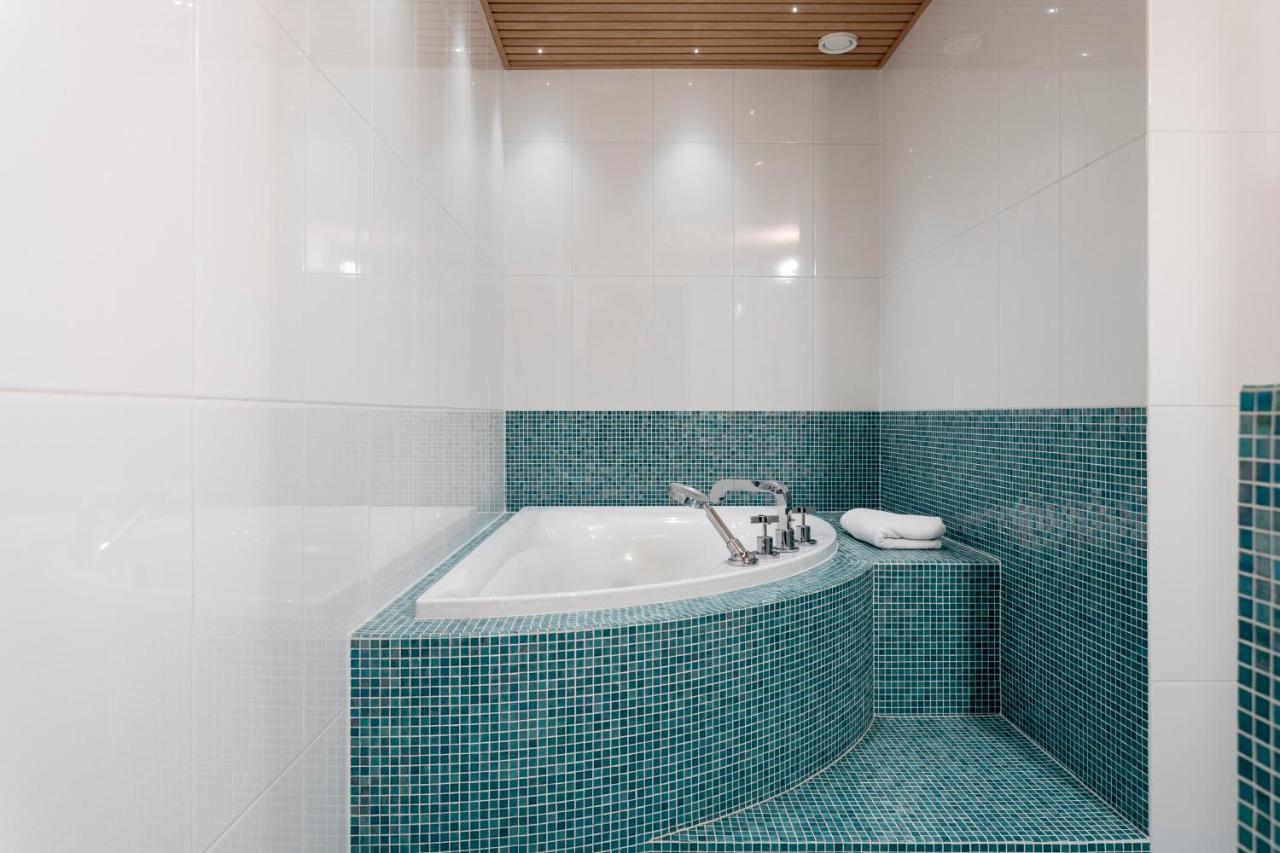 2Ndhomes Luxury Kamppi Center Apartment With Spa And Terrace Helsinki Esterno foto